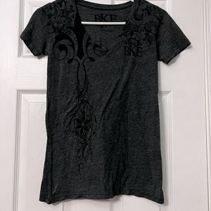 BKE VNECK TSHIRT SMALL